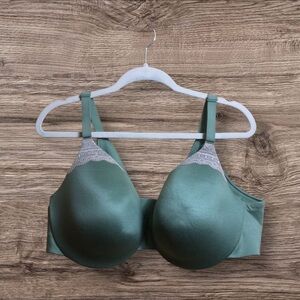 Cacique green lightly lined full coverage underwire bra. 46D